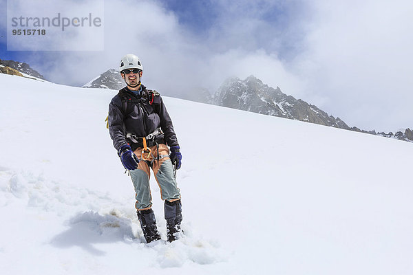 Bergsteiger im Schnee  Glacier du Tour  Mont-Blanc-Massiv  Frankreich  Europa
