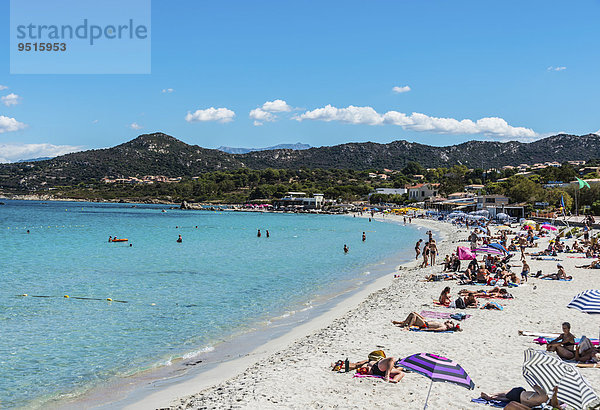 Strand Loria Beach mit Badegästen  L?Île-Rousse  Korsika  Frankreich  Europa