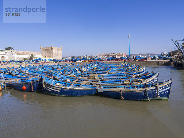 Alte blaue Fischerboote im Hafen von Essaouira  Unesco-Weltkulturerbe  Marokko  Afrika