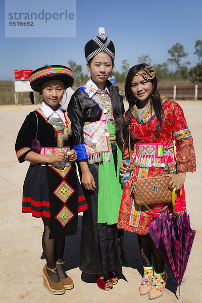 Mädchen in Tracht der Hmong  Hmong Neujahr  Phonsavan  Xiangkhouang  Laos  Asien