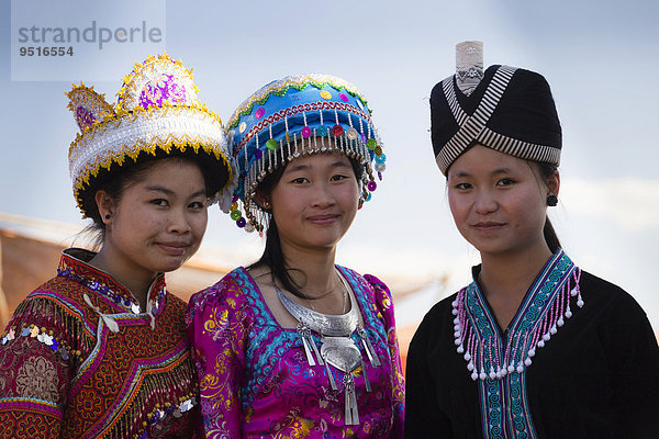 Mädchen in Tracht der Hmong  Hmong Neujahr  Phonsavan  Xiangkhouang  Laos  Asien