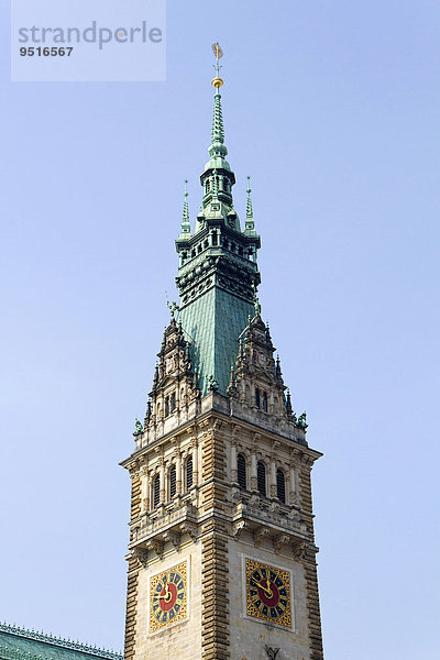 Rathausturm vor blauem Himmel  Hamburg  Deutschland  Europa