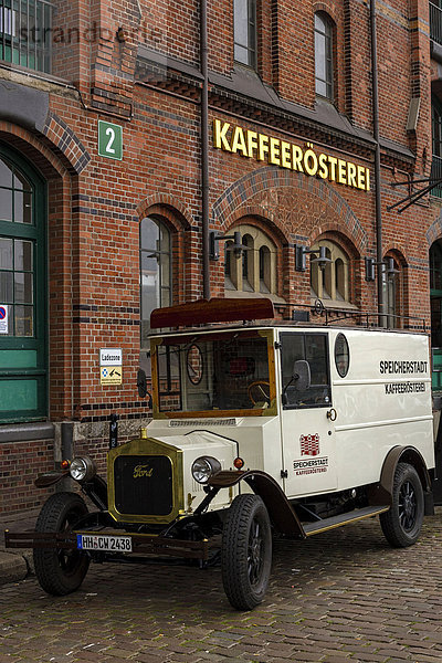 Oldtimer  Kaffeerösterei  Speicherstadt  Hamburg  Deutschland  Europa