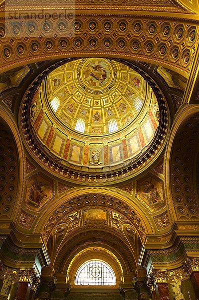 Klassizistisches Innere der St.-Stephans-Basilika oder Szent István-bazilika  Budapest  Ungarn  Europa