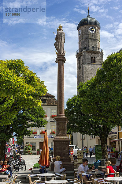 Mariensäule  Stadtpfarrkirche Mariae Himmelfahrt  Marienplatz  Weilheim in Oberbayern  Oberbayern  Bayern  Deutschland  Europa