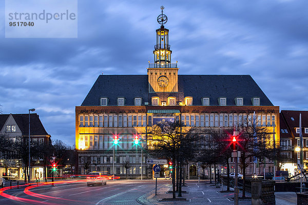 Ehemaliges Emder Rathaus am Delft  heute Ostfriesisches Landesmuseum  Emden  Ostfriesland  Niedersachsen  Deutschland  Europa