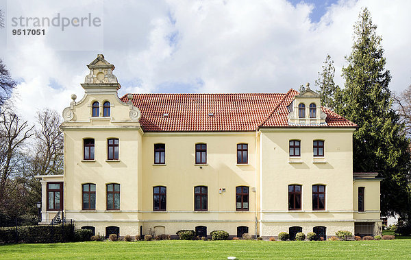 Schlösschen  Regierungspräsidentenpalais im Auricher Schlossbezirk  Aurich  Ostfriesland  Niedersachsen  Deutschland  Europa