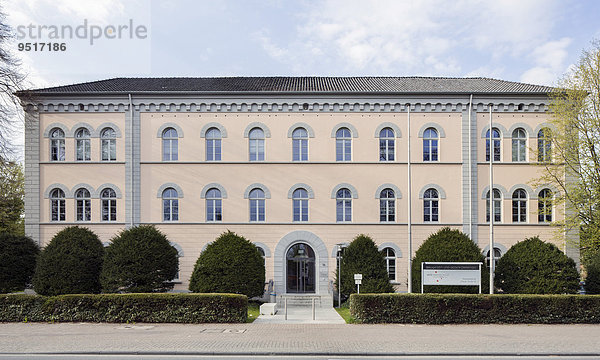 Hauptgebäude und Sitz der Fachbereiche Bauwesen und Geoinformation der Jade-Hochschule  Oldenburg  Niedersachsen  Deutschland  Europa