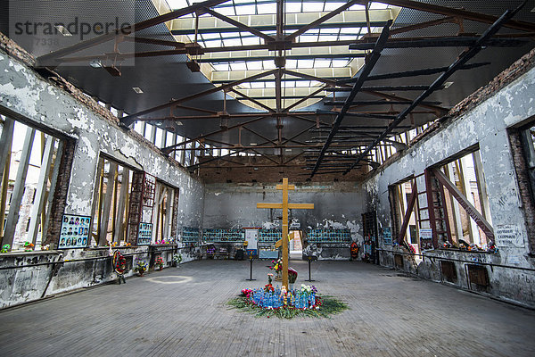 Gedenkstätte  Geiselnahme von Beslan  in der alten Turnhalle  in der das Massaker stattfand  Republik Nordossetien-Alania  Kaukasus  Russland  Europa