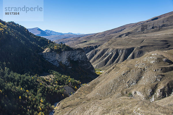 Ausblick auf die tschetschenischen Berge  Tschetschenien  Kaukasus  Russland  Europa