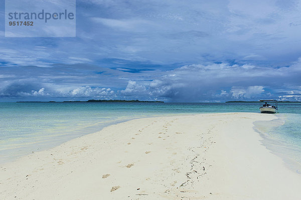 Sandstreifen bei Ebbe  Chelbacheb-Inseln  Palau  Ozeanien
