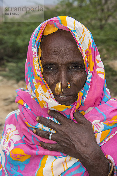 Porträt  eritreische Beduinenfrau  im Flachland  Eritrea  Afrika