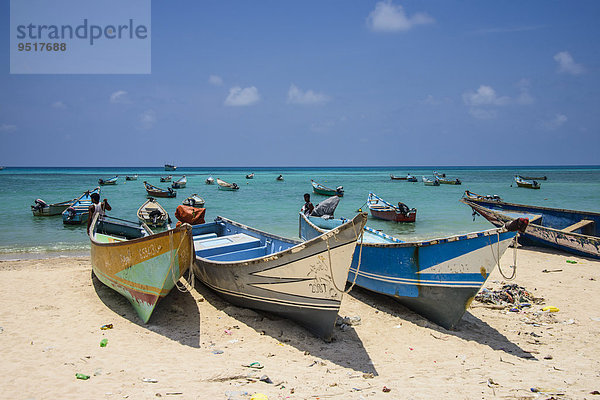 Bunte Fischerboote  Qalansia  Insel Sokotra  Jemen  Asien