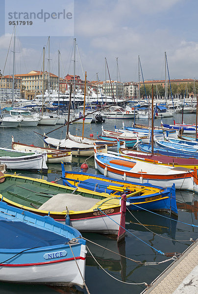 Traditionelle Fischerboote im Yachthafen  Nizza  Département Alpes-Maritimes  Provence-Alpes-Côte d?Azur  Frankreich  Europa