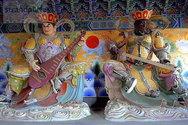 Himmelskönige  Schutzgötter im Tianmen-Tempel  buddhistisches Zentrum von West Hunan  Provinz Hunan  China  Asien
