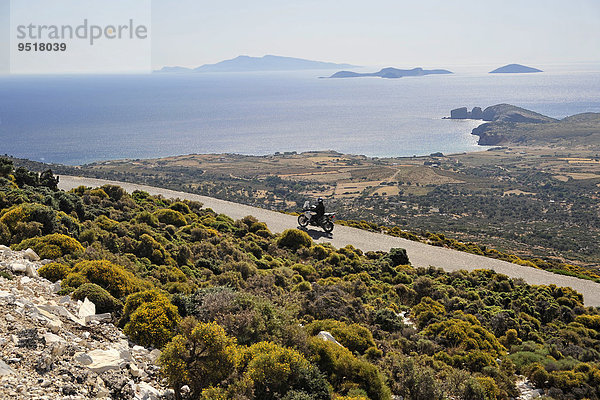 Motorradfahrer  Naxos  Kykladen  Griechenland  Europa