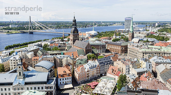 Altstadt mit Dom  Van?u-Brücke und Fluss Daugava  Düna  Riga  Lettland  Europa