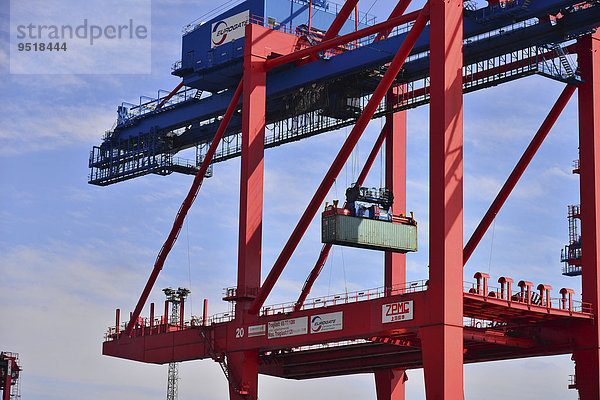 Portalkran  Stromkaje  Wilhelm Kaisen-Terminal  Container-Terminal Bremerhaven  Bremerhaven  Bremen  Deutschland  Europa