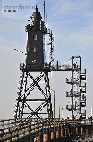 Leuchtturm Obereversand beim Fischerhafen von Dorum-Neufeld  Niedersachsen  Deutschland  Europa