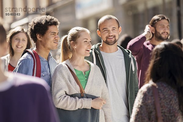 Mensch Menschen gehen Straße jung