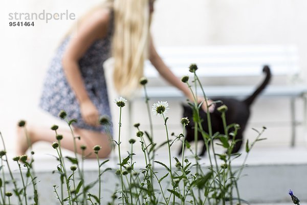 Blume Hintergrund streicheln Mädchen