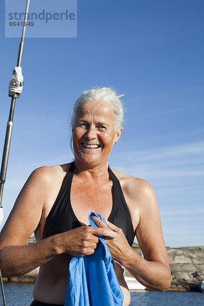 Senior Senioren Frau lächeln Bikini Kleidung