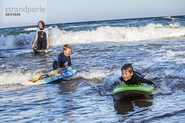 Sohn Mutter - Mensch Wellenreiten surfen