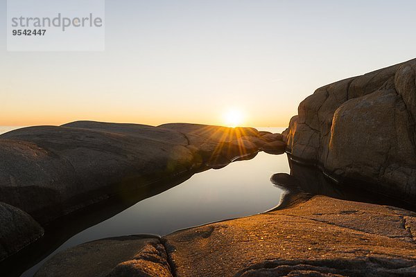 Felsbrocken Küste Abenddämmerung