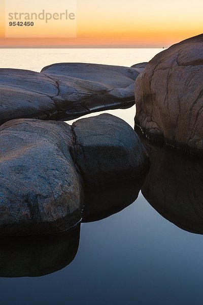 Felsbrocken Küste Abenddämmerung