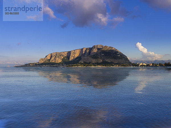Italien  Sizilien  Provinz Palermo  Mondello  Blick auf den Monte Pellegrino  Palermo