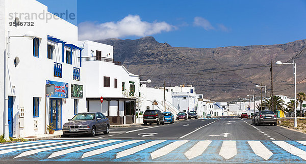 Spanien  Kanarische Inseln  Lanzarote  Los Valles  weiße Häuser in Caleta de la Vila