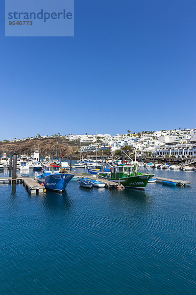 Spanien  Kanarische Inseln  Lanzarote  Fischereihafen und Küstendorf Puerto Del Carmen