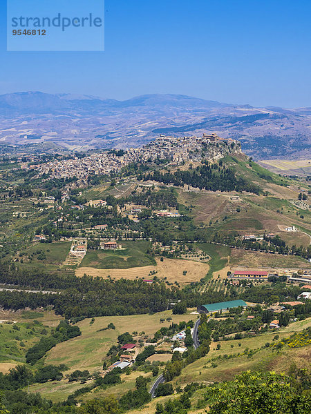 Italien  Sizilien  Blick auf Calascibetta