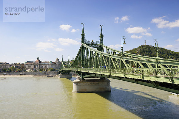 Ungarn  Budapest  Freiheitsbrücke  Gellertberg mit Freiheitsstatue