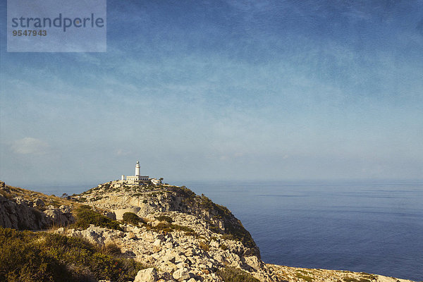 Spanien  Balearen  Mallorca  Cap Formentor  Blick zum Leuchtturm