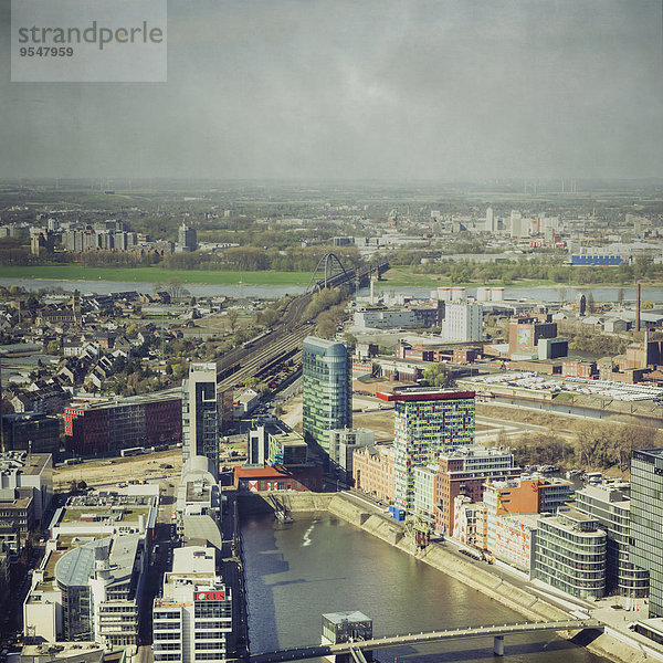 Deutschland  Nordrhein-Westfalen  Düsseldorf  Blick zum Medienhafen von oben