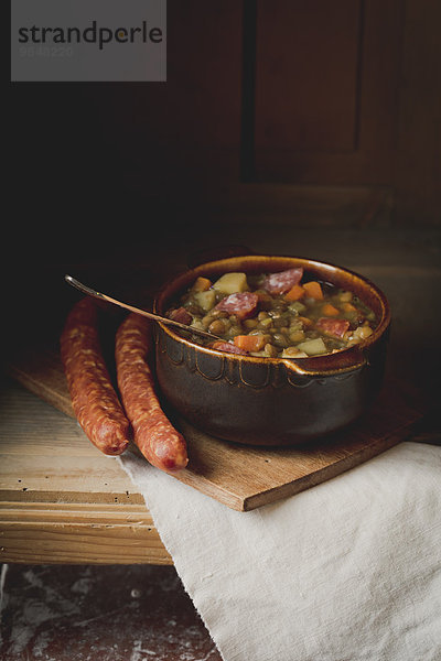 Linsensuppe mit Hackfleischwurst