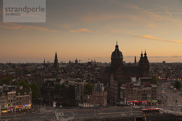 Niederlande  Amsterdam  Stadtbild am Abend