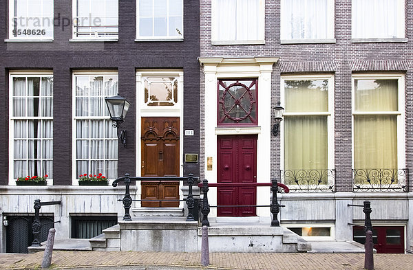 Niederlande  Amsterdam  Fassaden von zwei alten Wohnhäusern