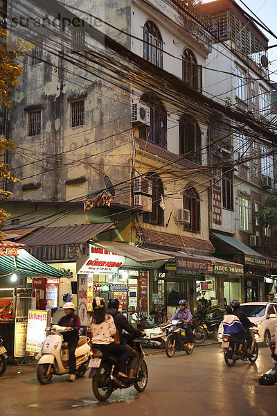 Vietnam  Hanoi  Allee und Geschäfte