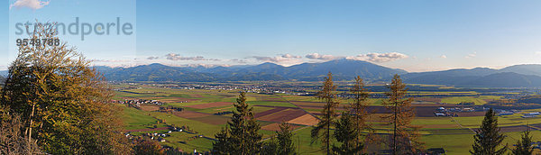 Österreich  Steiermark  Landkreis Murtal  Blick nach Aichfeld  Berg Groessing  Zeltweg und Fohnsdorf