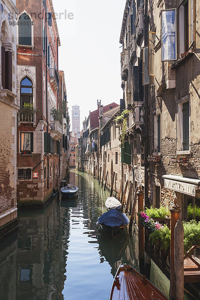 Italien  Veneto  Venedig  Altstadt  Kanal und alte Häuser