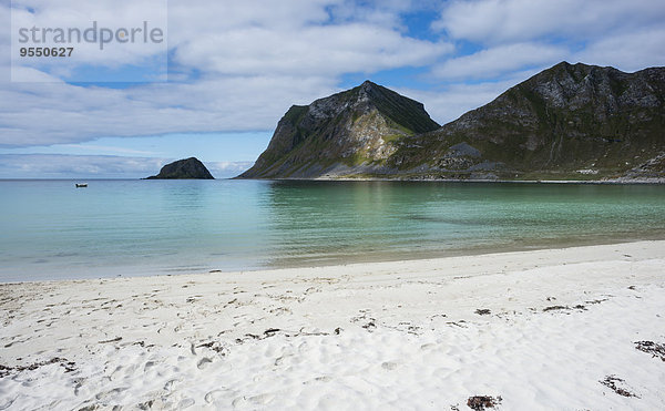 Norwegen  Nordland  Lofoten  Vestvagoy  Haukland Strand und Bucht von Vikbukta
