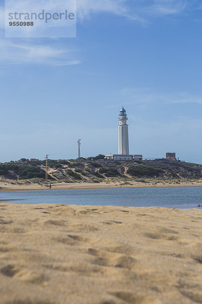 Spanien  Andalusien  Los Canos de Meca  Kap Trafalgar  Leuchtturm und Strand