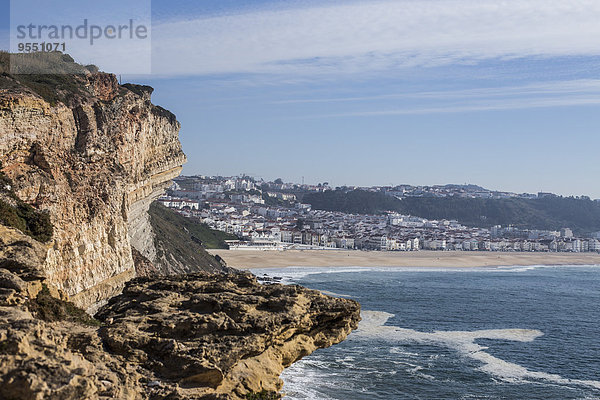 Portugal  Nazare  Küste und Stadtansicht