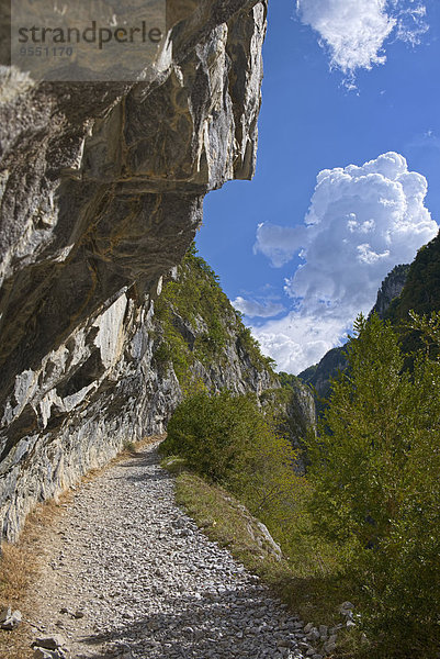 Frankreich  Nationalpark Etsdemorate  Etsaut  Pyrenäen  Weg Chemin de la Mature