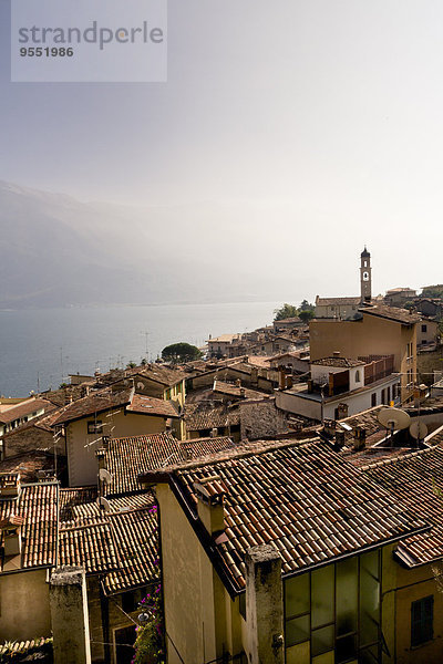 Italien  Lombardei  Brecia  Limone sul Garda  Blick über die Dächer der Stadt