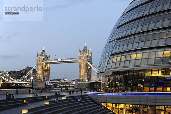 Großbritannien  London  Rathaus und Tower Bridge