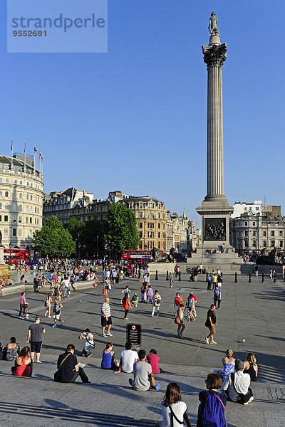 UK  London  Trafalgar Square mit Nelsons Säule