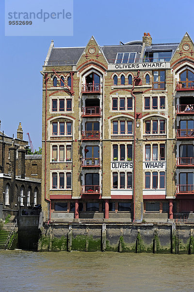 UK  London  Wapping  Oliver's Wharf an der Themse